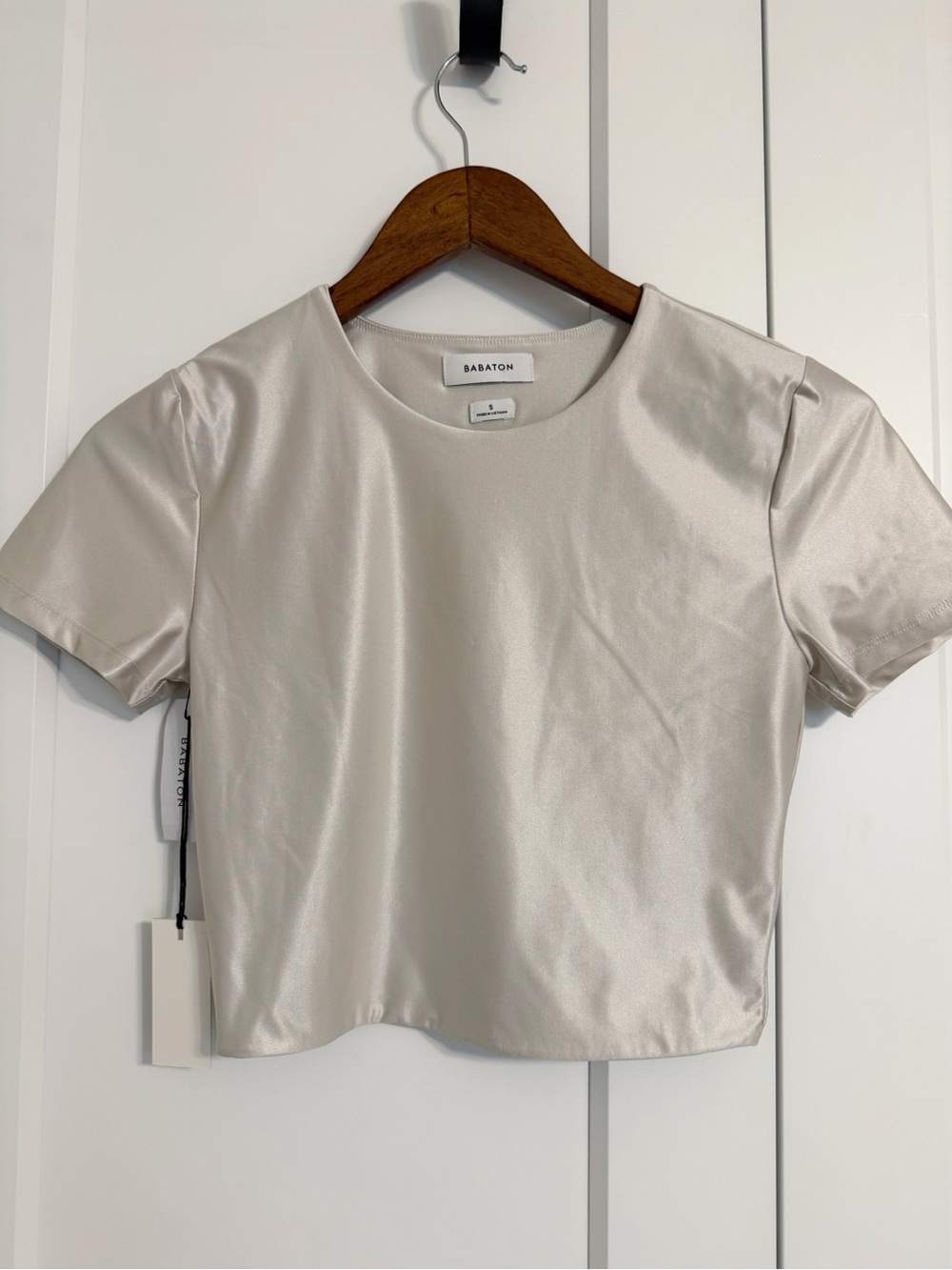 Babaton Aritzia Women’s Small Satinette Copper Crop Top Pearl Short Sleeve